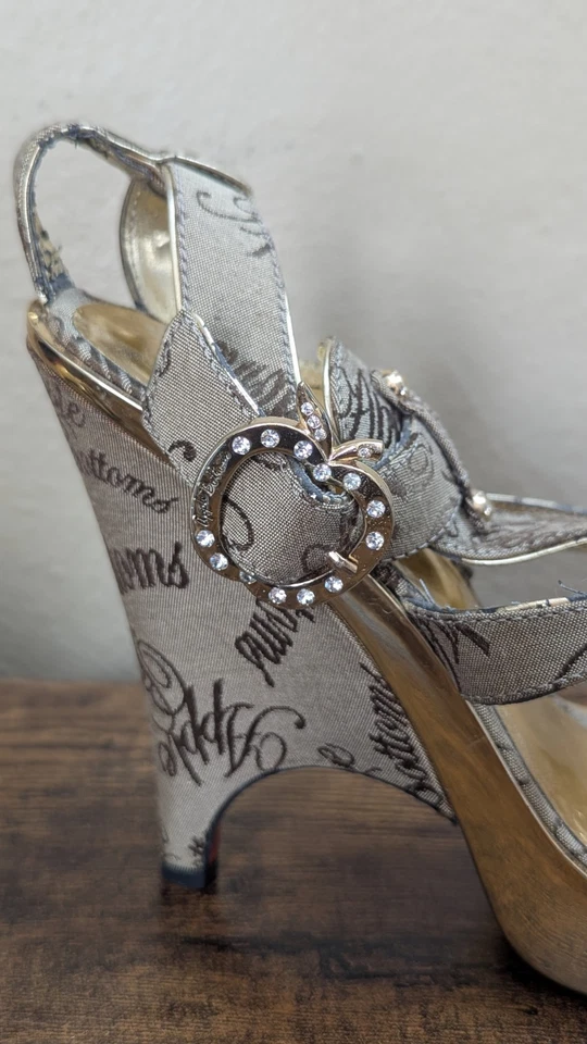 Сандалии на танкетке с золотым логотипом Apple размер 9 стразы - Изображение 4 из 4