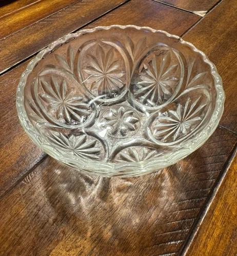 Vintage Anchor Hocking Medallion 4.5" Clear Glass Fruit Bowl (1960s)