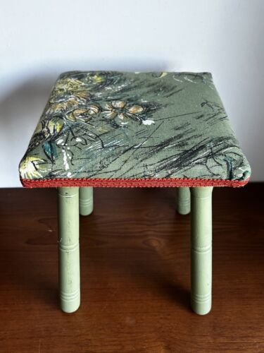 Vintage Painted Wooden Green Stool Upholstered Farmhouse In Printed 60s fabric - Picture 10 of 14