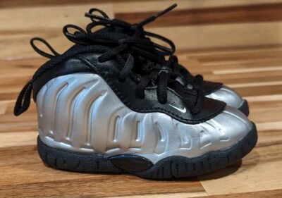 Nike Air Foamposite One Chrome Boys Size 5C Athletic Shoes  display picture 3