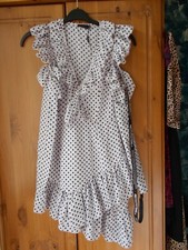 Ladies little used pretty summer dress size 8 by Pretty Little Thing