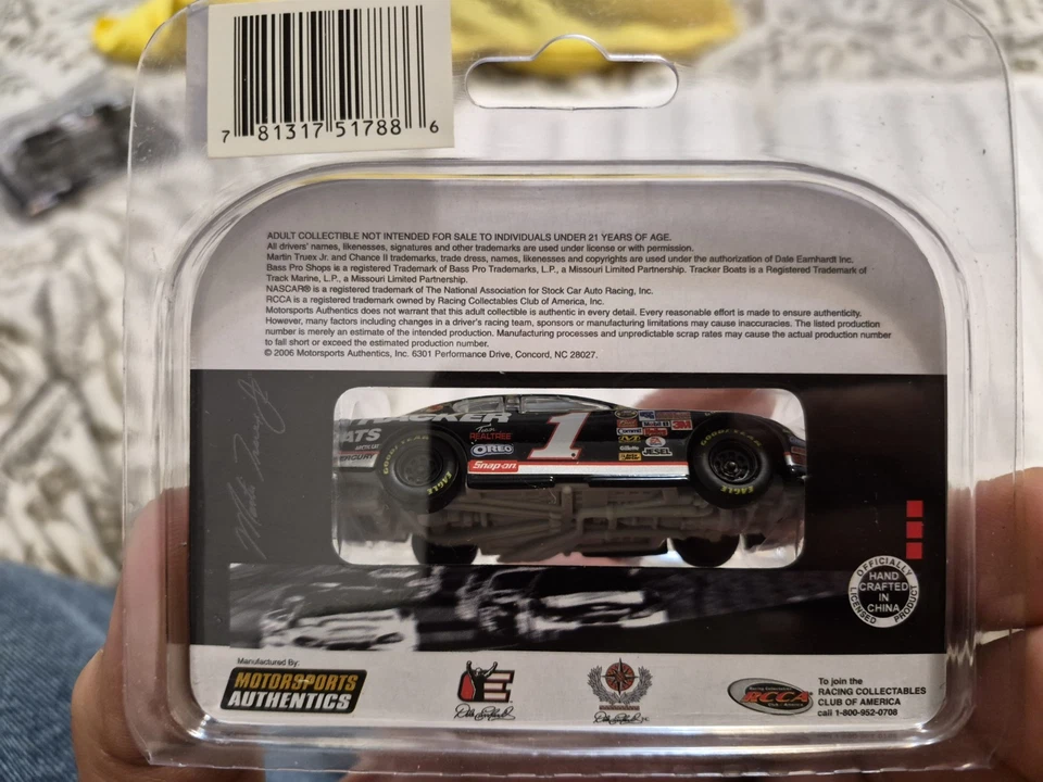 2006 Action Racing Collectibles 1:64 Dale Earnhardt Tribute Set 3 conjunto de carro - Imagem 3 de 4