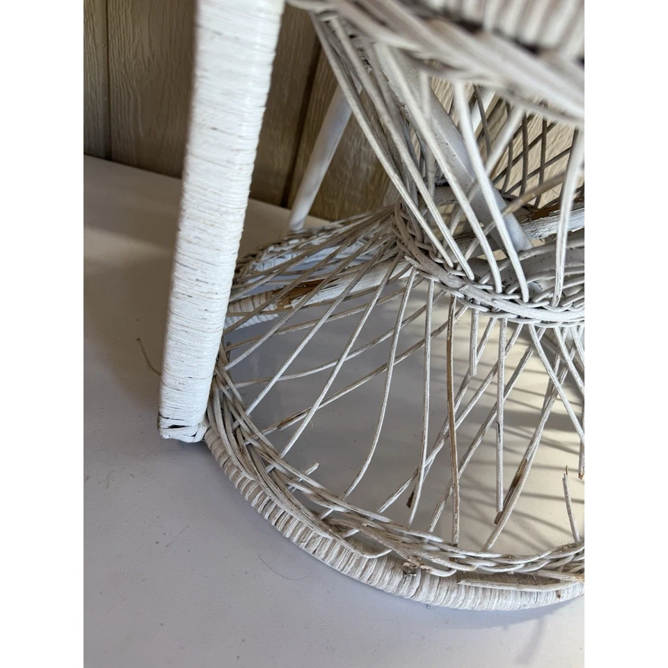 "Silla de pavo real de mimbre vintage para niños 29"" de alto blanca silla resistente hallazgo raro" Foto 3 de 4