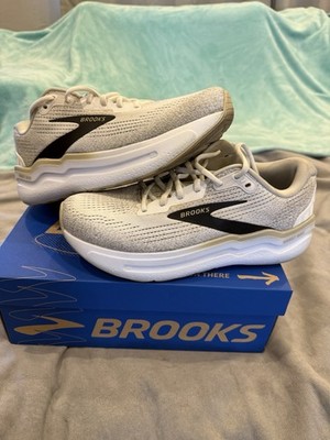 Brooks Ghost Max 2 Men s Low Top Lace Up Sneakers White/Gray Breathable Mesh