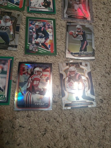 Drake Maye, Tom Brady, Treveyon Henderson, Randy Moss Patriots NFL Lot - Picture 7 of 7