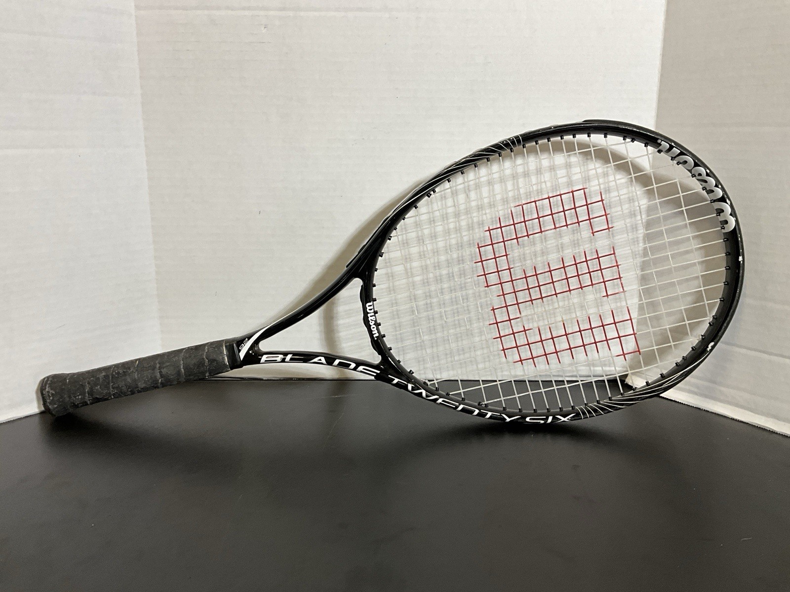 Wilson Blade Twenty Six 26 Junior Tennis Racquet #0 (4&rdquo;) - 97 in2&rdquo; - Look 