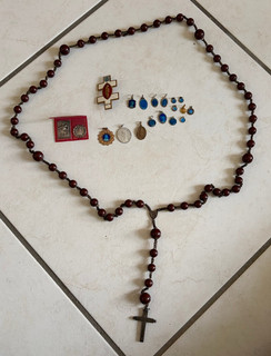 Lot de bijoux religieux