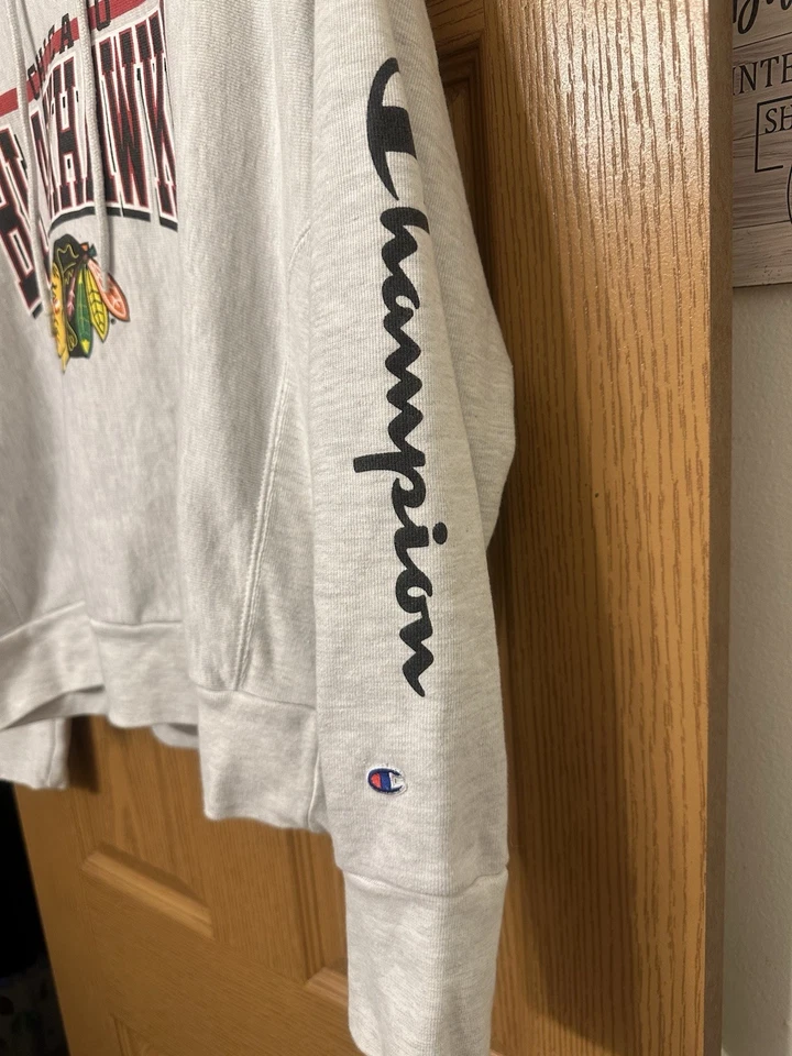 Pulôver com capuz feminino Champion HeatherGray Chicago Blackhawks tecido reverso M - Imagem 2 de 4