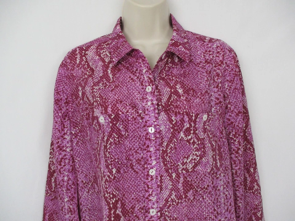 TravelSmith Top Womens Small Snake Animal Print Slinky Non Iron Pockets Button - Image 3 of 4