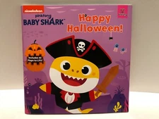 Baby Shark: Happy Halloween!: Includes 10 Flaps to Lift!