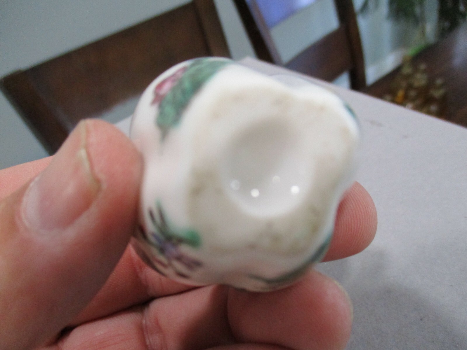 PORCELAIN ASIAN HAND PAINTED FLOWERS SNUFF BOTTLE WITH TOPPER & SCOOPER 