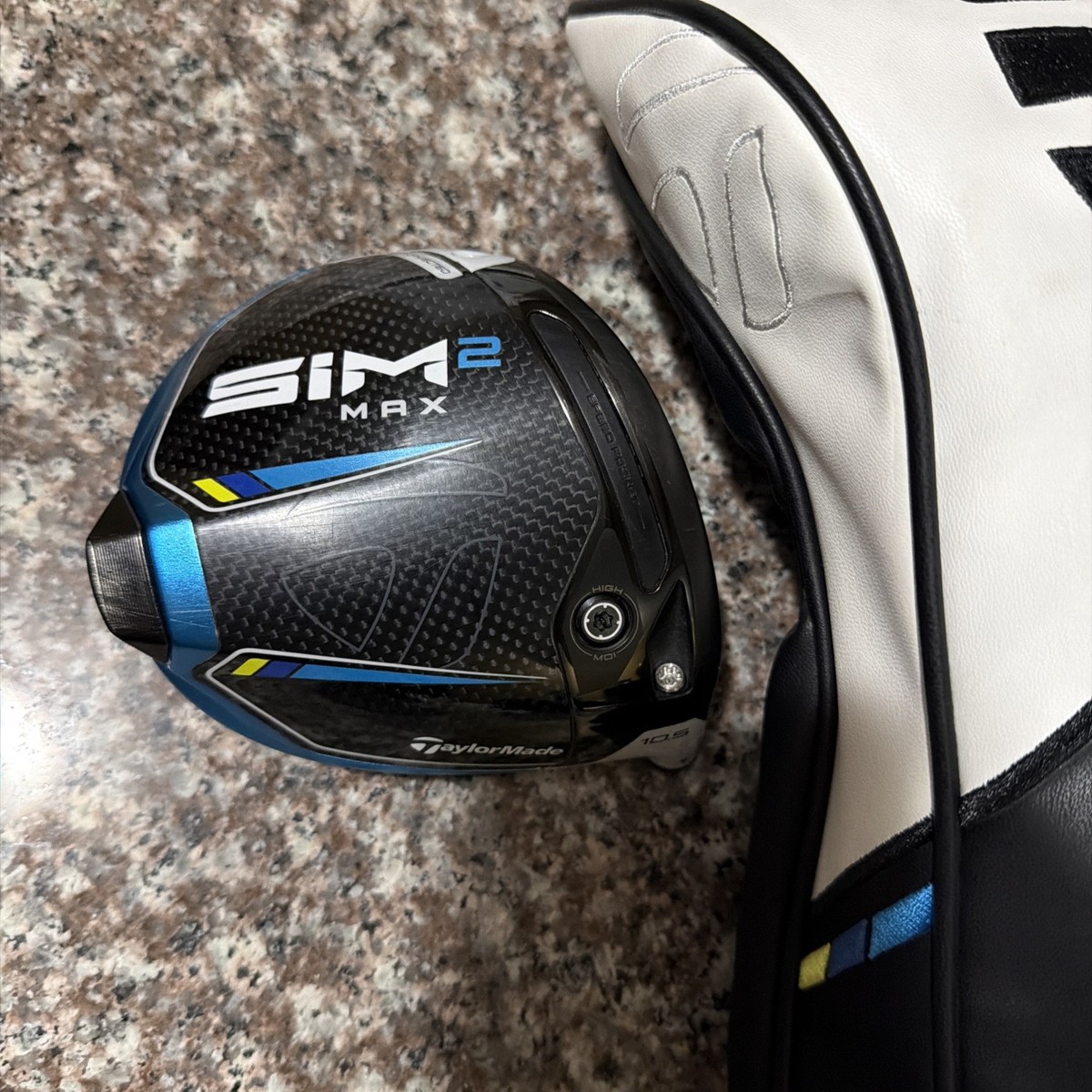 TaylorMade SIM2 MAX Driver 10.5* Regular Flex Fujikura Ventus Blue 