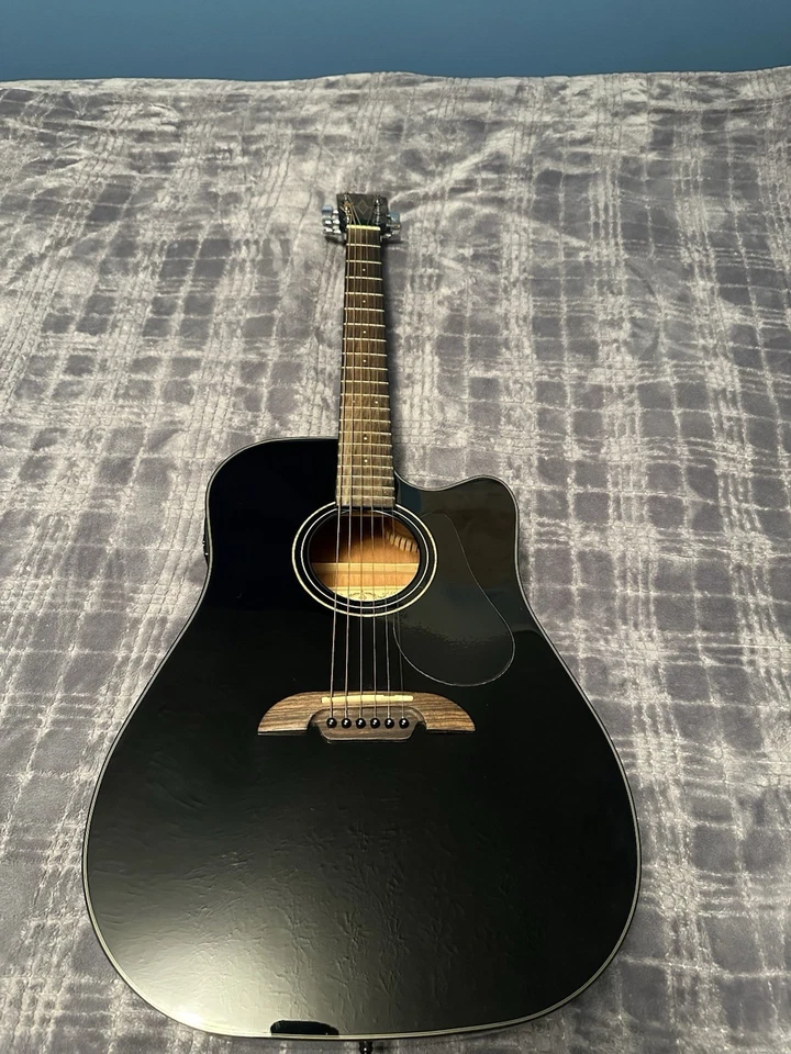 Guitarra Eléctrica Acústica Alvarez RD-20SC Negra Con Estuche Rígido, Correa y Capo Foto 2 de 4