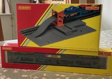 Hornby 00 gauge Car Transporter R6423 & Car unloading terminal R8263