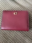 NUEVO CON ETIQUETAS COACH Cartera Doble Plegable Cuero ROJO Cereza Para Mujer