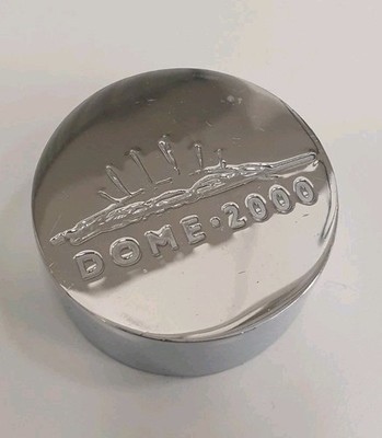 Millennium Dome 2000 Weighty Metal Pill Briefbeschwerer, 4,5 cm. Sammlerstück