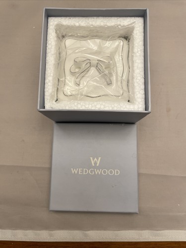 Wedgwood Celestial Platinum Ring Box With Lid 3 1/4” X 3 1/4” X 2 1/2” - Picture 12 of 12