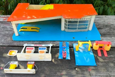 Jouet ancien garage pour voitures à restaurer vintage plastique et contre plaqué - Photo 1/4