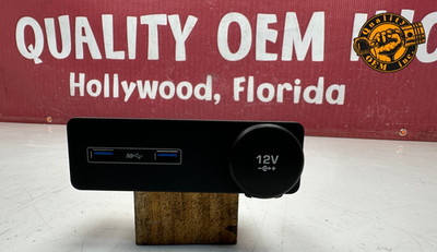 2014-2020 JAGUAR LAND ROVER  USB HDMI POWER SOCKET OEM FW9319E110CA