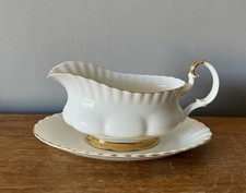 1x Royal Albert Val D'Or - Sauciere und St&auml;nder sehr guter Zustand 2.