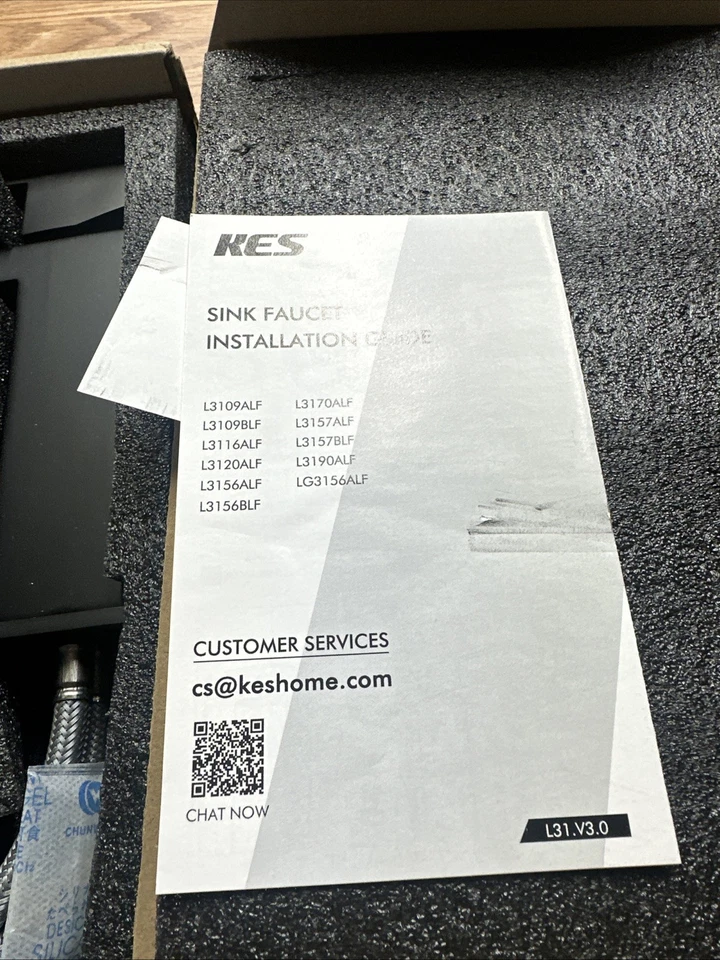 Grifo de baño KES de una sola manija L3156ALF-BK, negro Foto 2 de 4