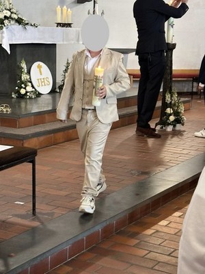 Eleganter Jungenanzug Gr. 140   nur einmal getragen, top Zustand