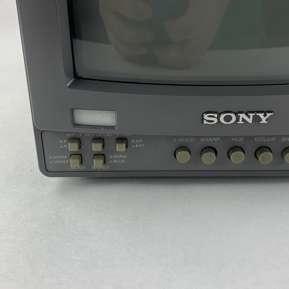 Sony Trinitron PVM-8220 8" Color Analog Display CRT Monitor Vertical Hold Tested - Image 4 of 4