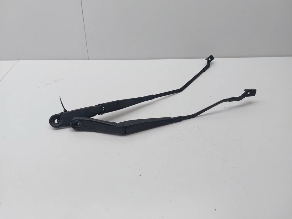 VOLVO V40 PAIR OF FRONT WINDSCREEN WIPER ARMS LEFT & RIGHT 2013 31276064 - Image 3 of 4