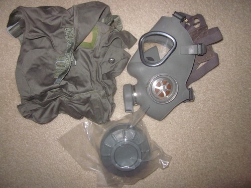 Cold war era Finnish Army M61 gas mask w/ bag and 40mm filter !!! - Picture 2 of 4