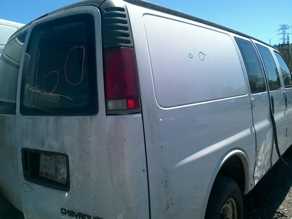 Used Left Rear Cargo Door fits: 1997 Chevrolet Express 3500 van w/window station - Imagem 4 de 4