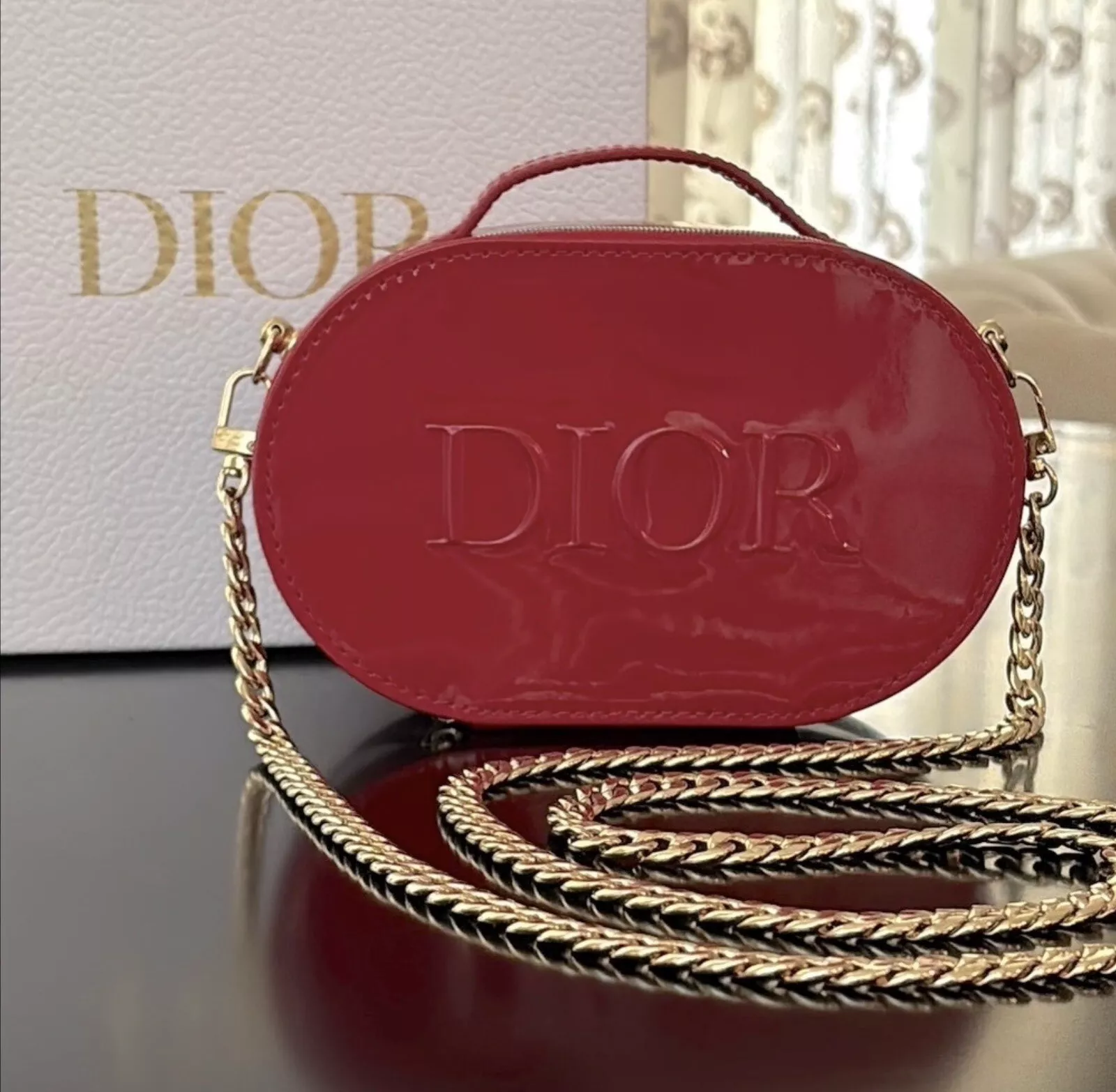 Trousse de beauté DIOR avec chaîne bandoulière