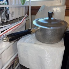 Vintage Club Aluminum Hammercraft 2 Qt Saucepan with Wood Handle — listing 2
