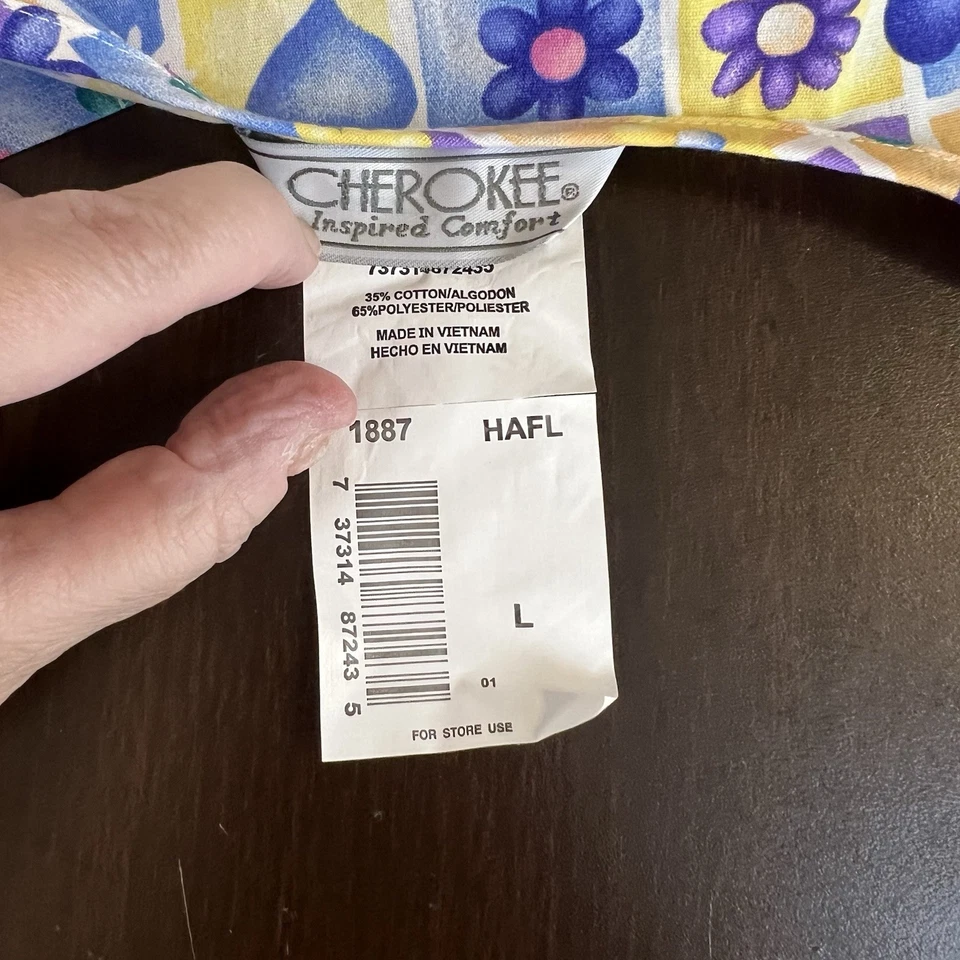 NWT Cherokee Women's Scrub Top Large Spring Hearts Flowers Bright V-Neck Pockets - Image 4 of 4