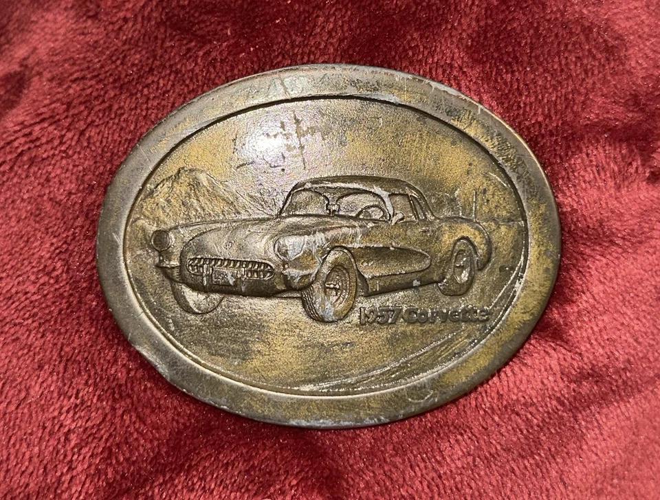 Corvette Chevy 1957 auto coleccionista tono latón Indiana metal artesanía hebilla de cinturón Foto 2 de 4