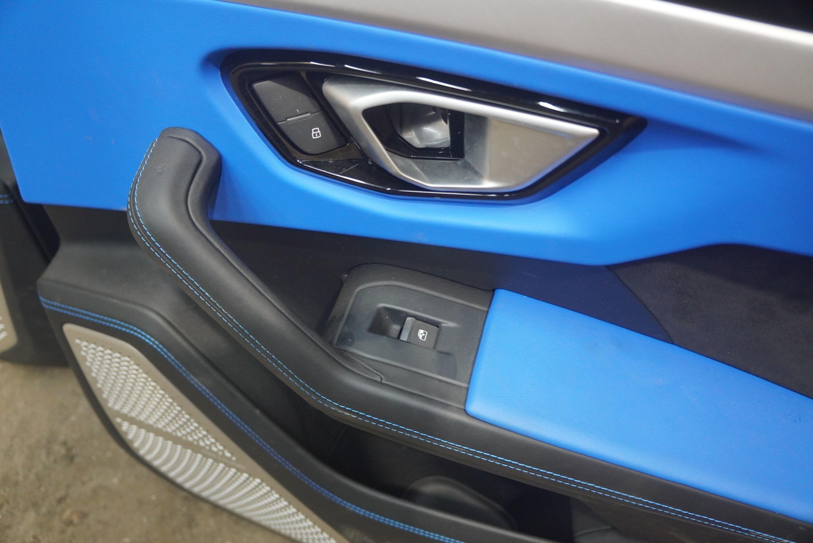 Set 4 Front Rear Interior Door Trim Panel Black Blue OEM Lamborghini Urus 2019