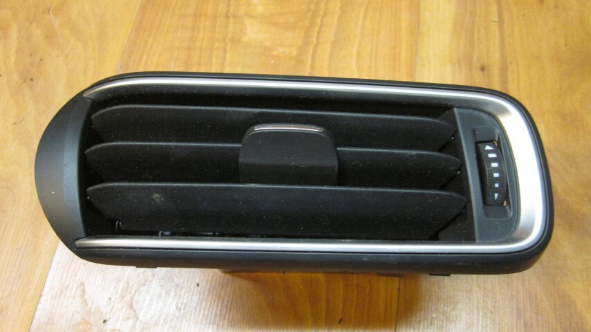 Maserati Levante AIR VENT left 6700492830