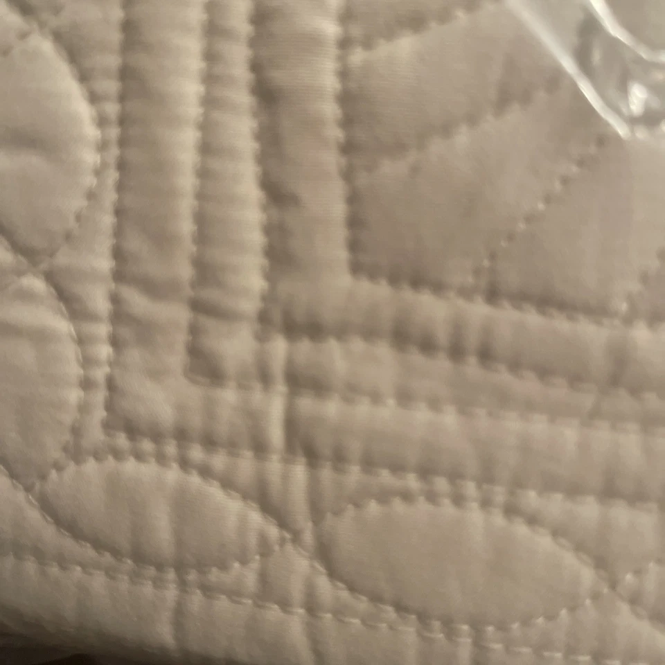 Manta MADISON PARK Blanca Borde Festoneado Acolchada NUEVA Foto 3 de 4