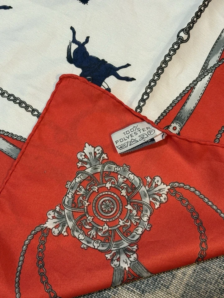 Bufanda ecuestre vintage Diolen 30x30 estampado de cadena de brocas de caballo hecha en Europa Foto 3 de 4