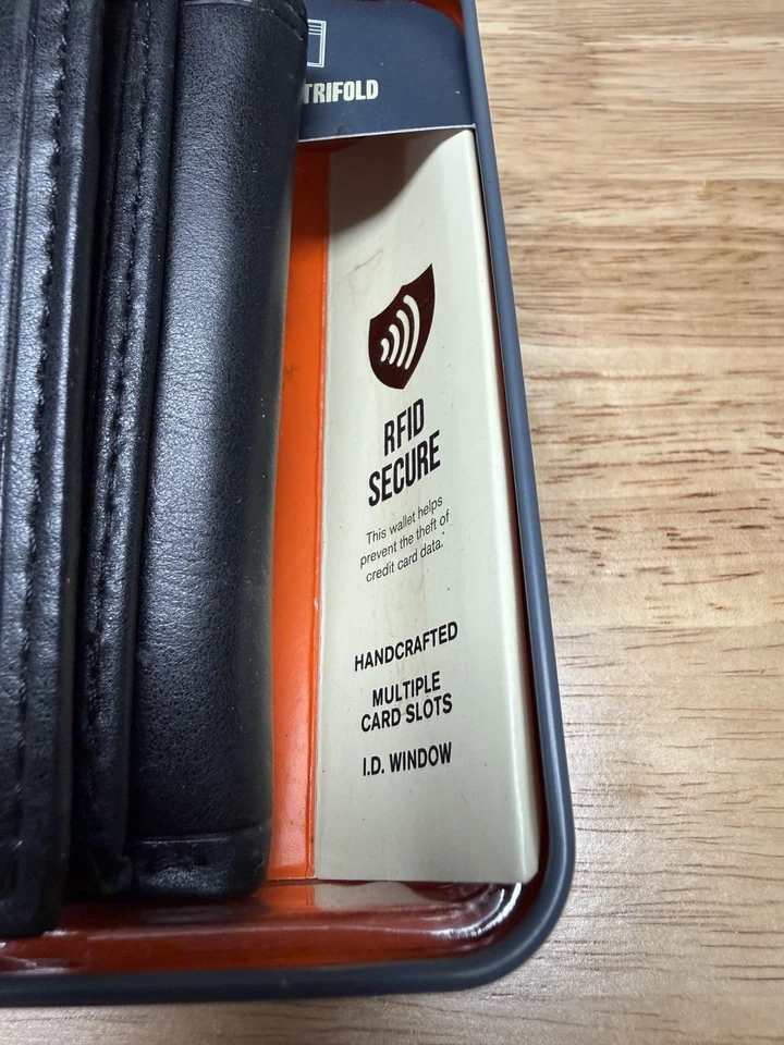 Cartera de cuero Dockers para hombre capacidad extra perfil delgado triple pliegue Foto 3 de 4