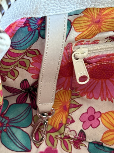 Bolso de Mano/Cartera Interior Flor Brighton Cuero Guijarro Crema Negro Punto Látigo - Imagen 14 de 24