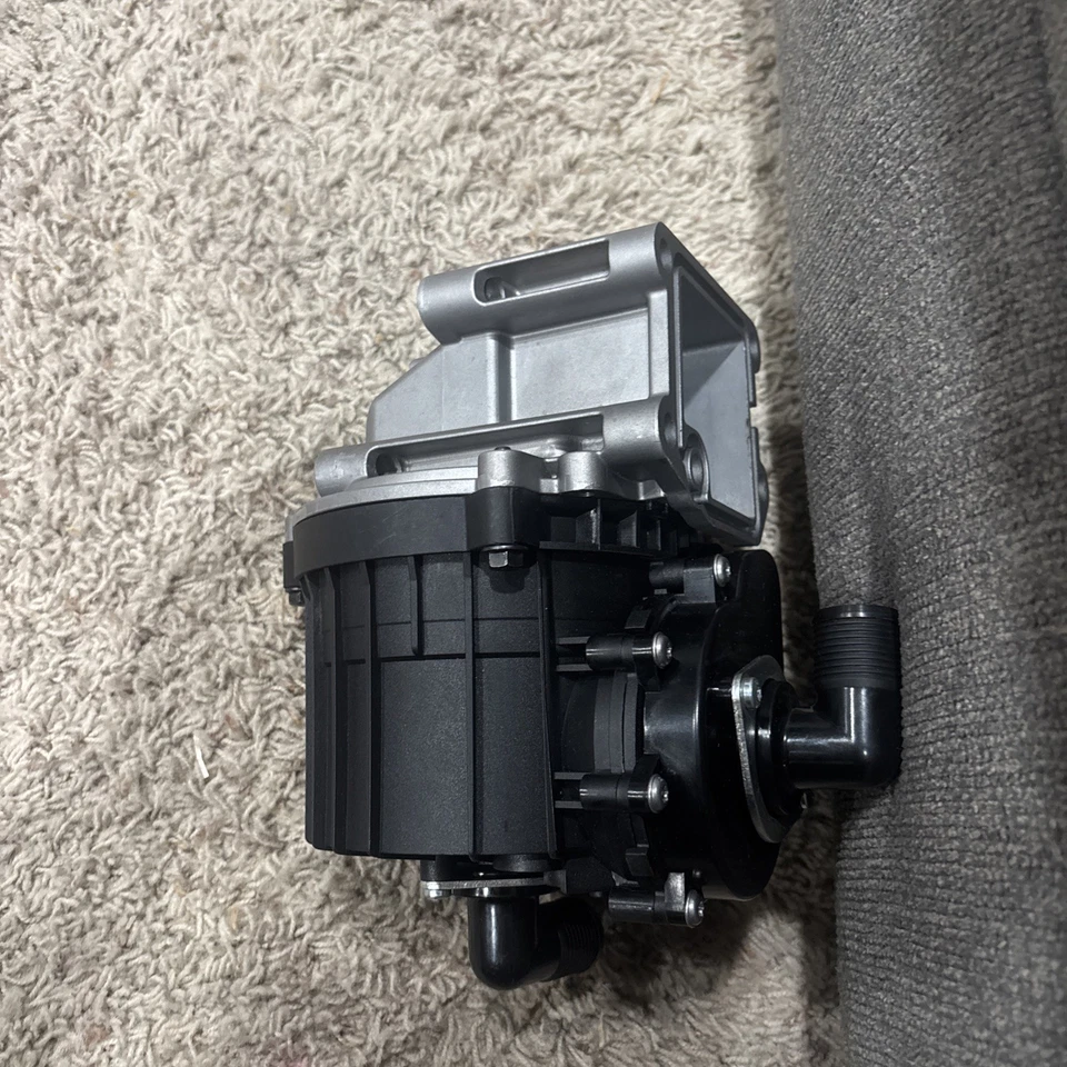 08-14 沃尔沃 Mack D13 MP8 发动机曲轴箱通风油分离器替换件 — 第 2/4 张图片