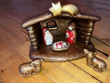 Maria, Joseph und das Christuskind im Stall - Von Thun für die Weihnachtskrippe