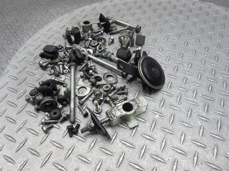 Honda CBR 300 CBR300R 2015 15-22 tuercas diversas tornillos pernos herrajes Foto 2 de 4