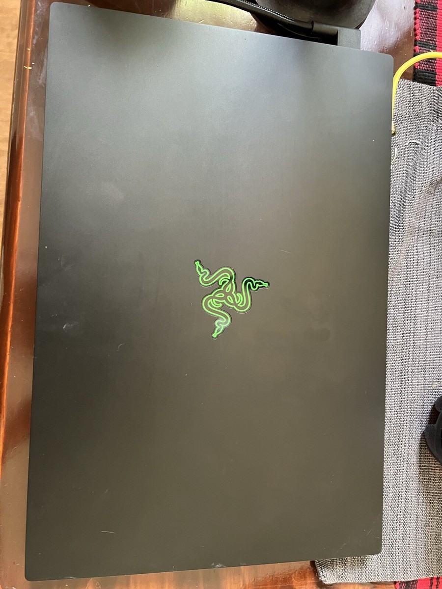 Razer Blade 15 Base (2020) FHD 144hz I7 RTX 2070 512 GB Black