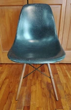 $945 HERMAN MILLER EAMES Chair Black Molded Fiberglass Side Dowel Base DFSW