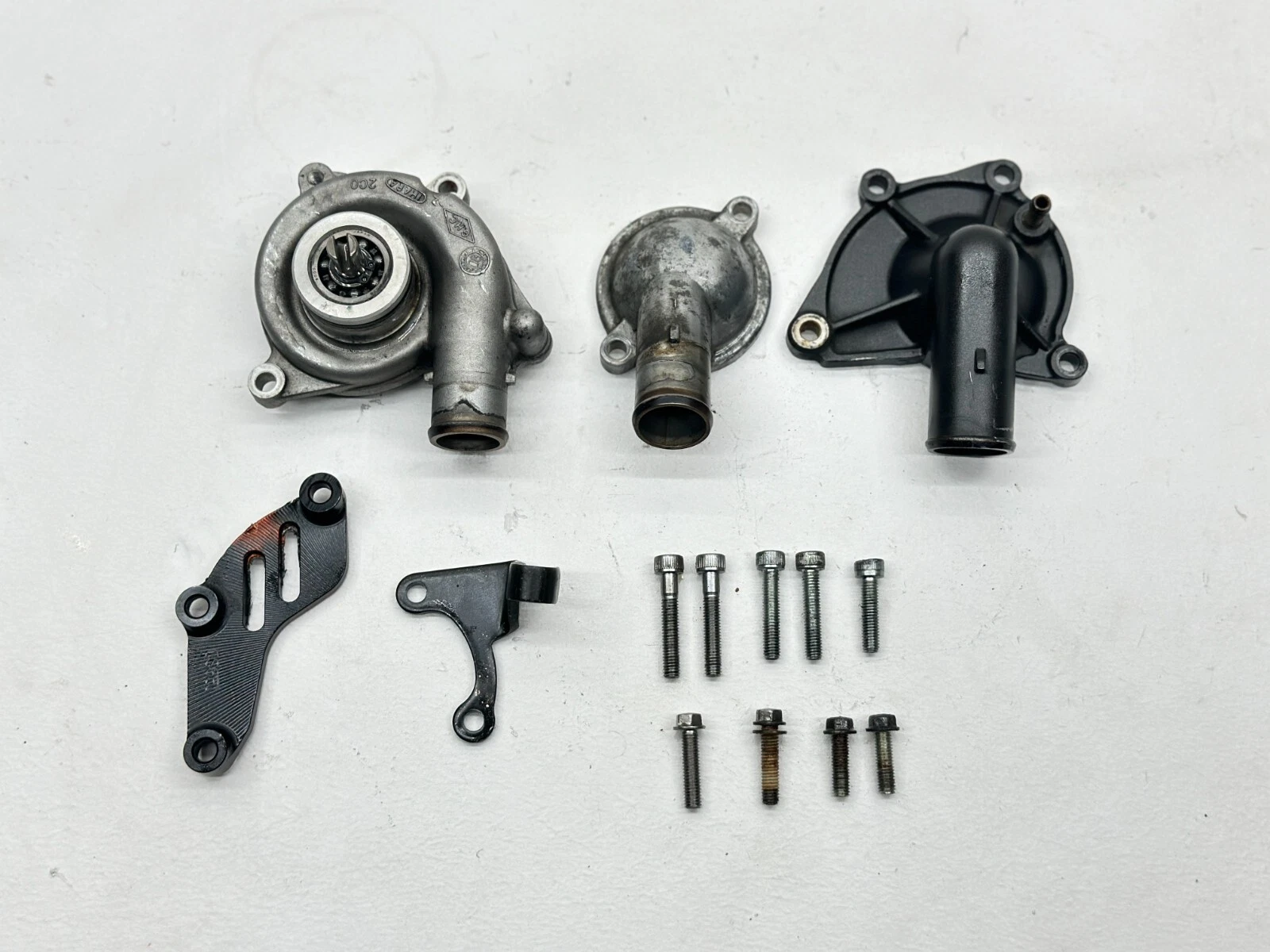 2008-2016 Yamaha YZFR6 Water Coolant Pump Cover Housing Impeller OEM 2009 YZF R6