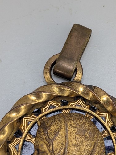 Médaillon de 1925 de la vierge Marie bronze doré pate de verre bleuté A.AUGIS - Photo 4/12