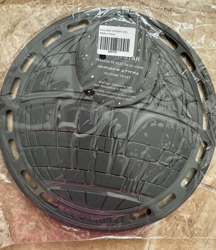 RARE! Le Creuset ~STAR WARS~ SILICONE DEATH STAR and MILLENNIUM FALCON TRIVETS - Picture 8 of 10