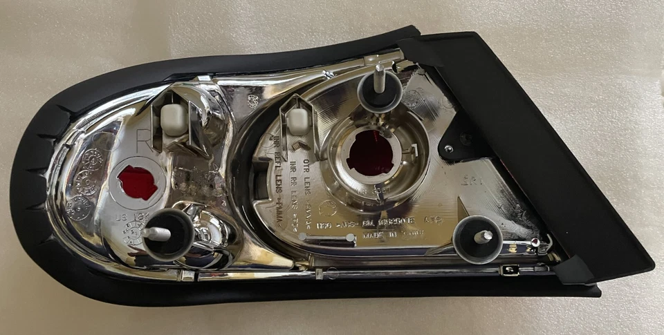 Genuine GM 2001 - 2005 Buick LeSabre Tail Lamp Assembly, RH p/n 15228560 - Image 3 of 3