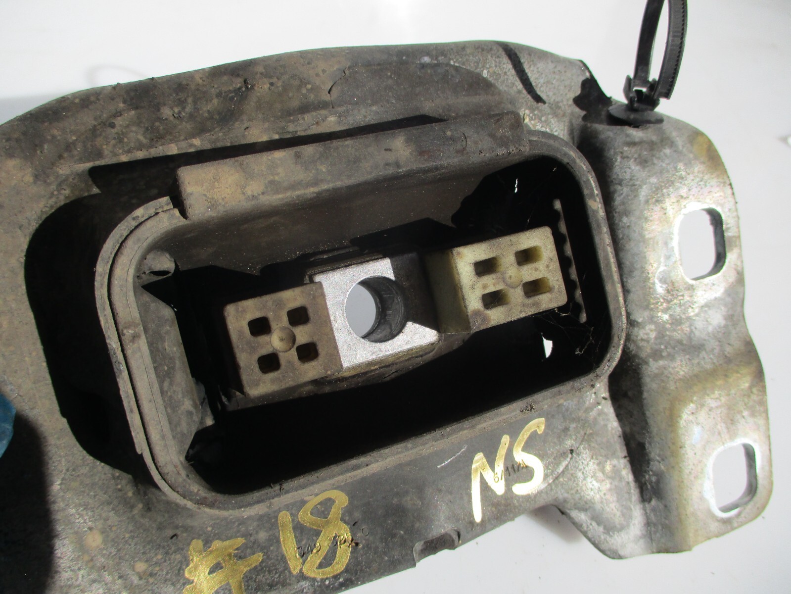 Ford Focus Mk3 Engine Mount Front NS Left Passenger 1560 Diesel 2012